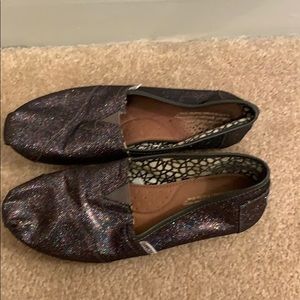 Toms 7.5 slip ons